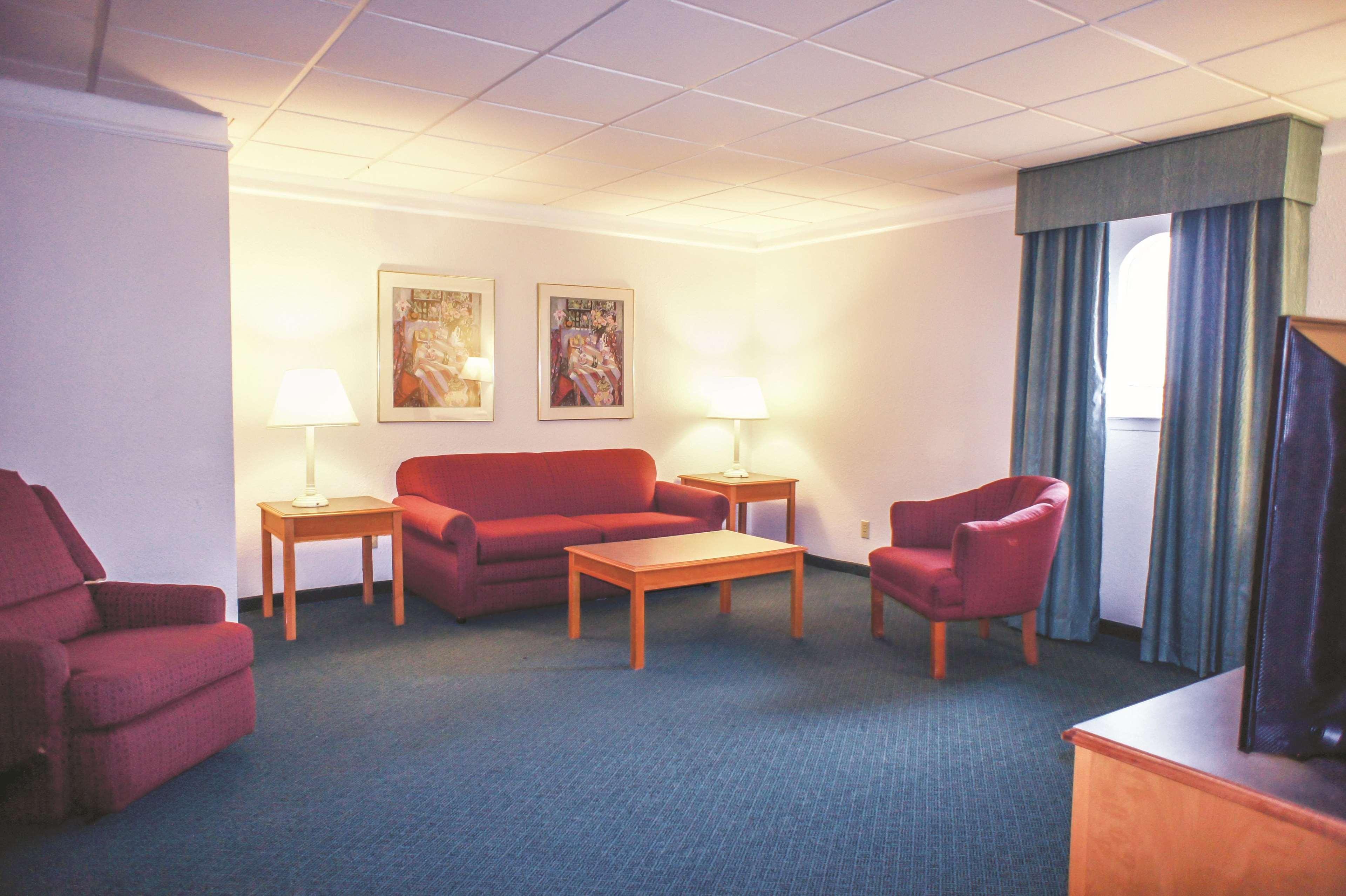 La Quinta Inn By Wyndham Moline Airport Екстер'єр фото