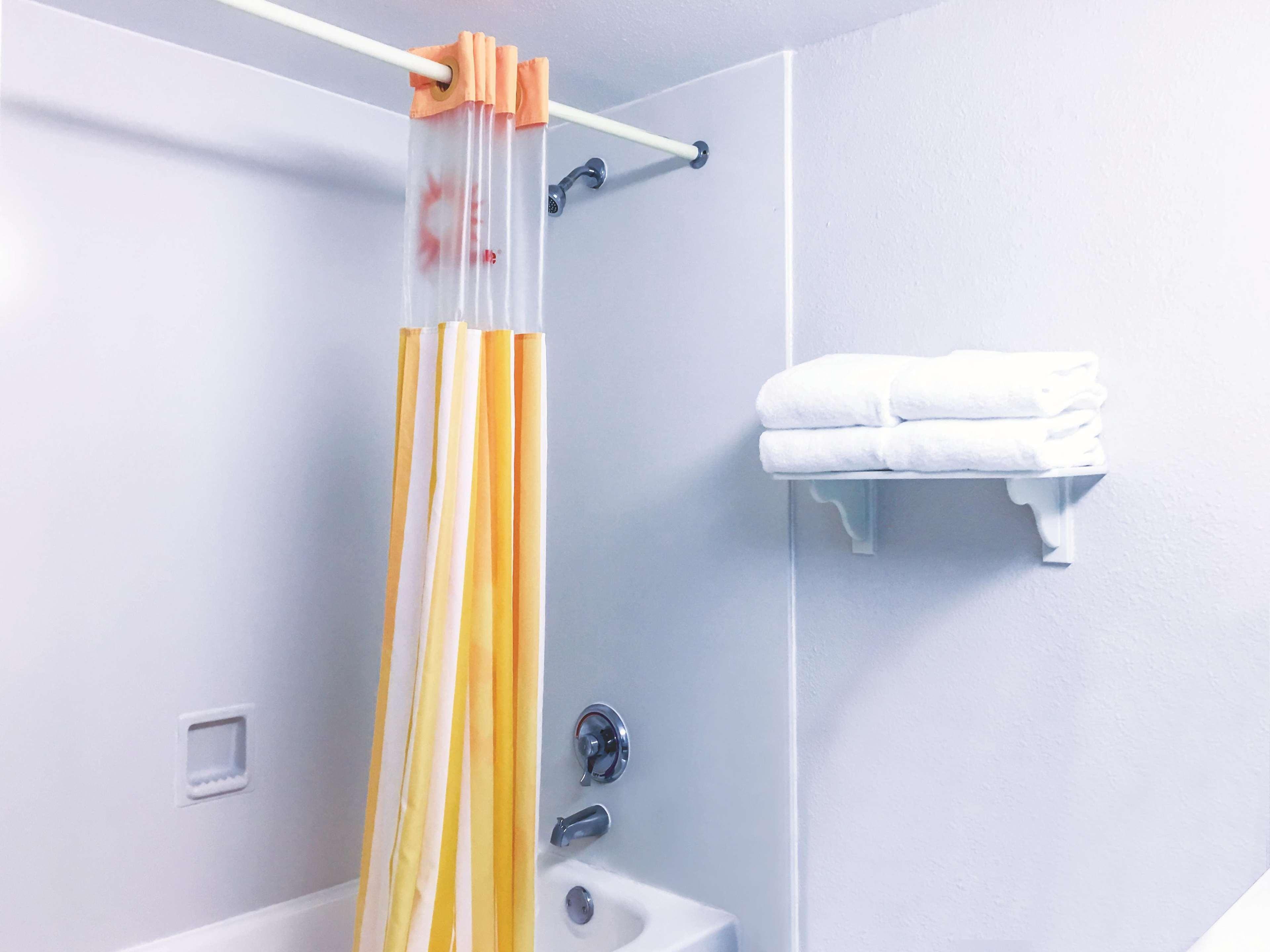 La Quinta Inn By Wyndham Moline Airport Екстер'єр фото