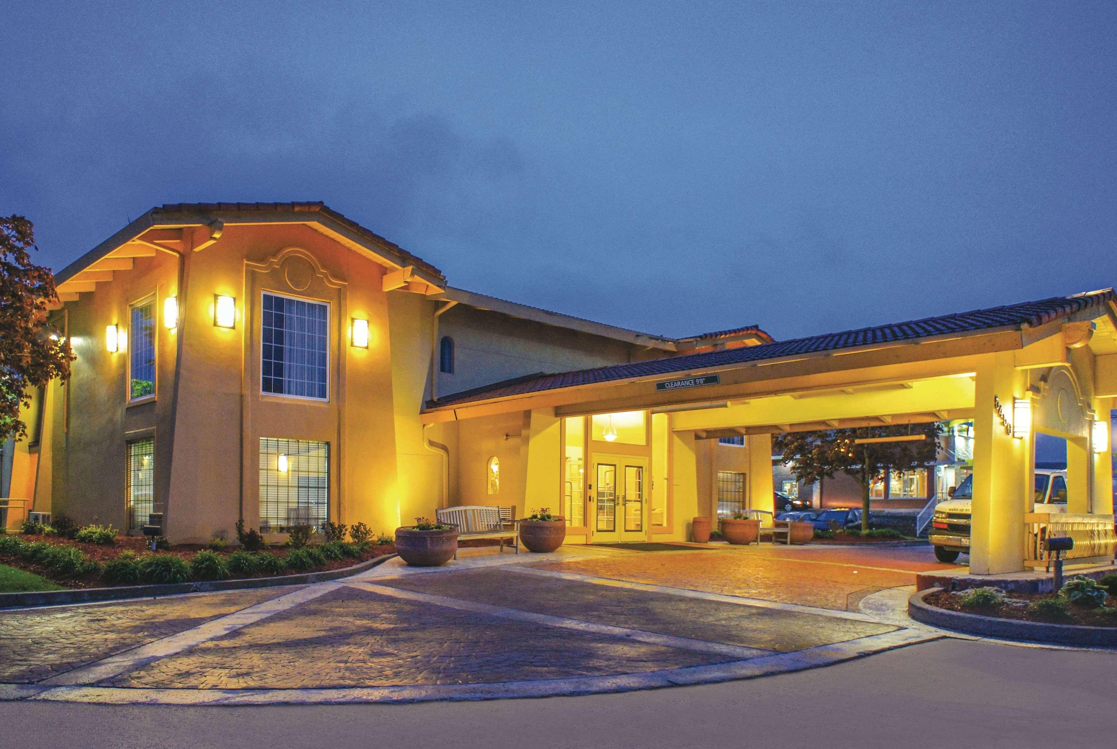La Quinta Inn By Wyndham Moline Airport Екстер'єр фото