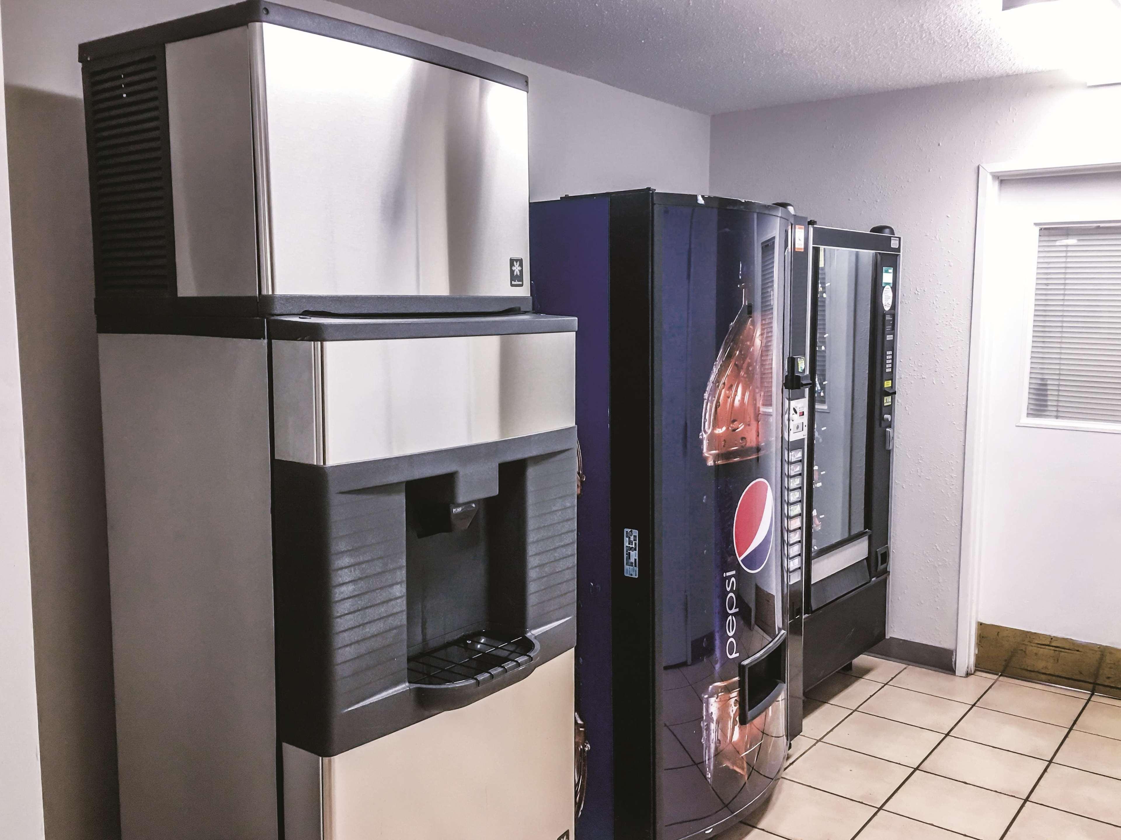 La Quinta Inn By Wyndham Moline Airport Екстер'єр фото