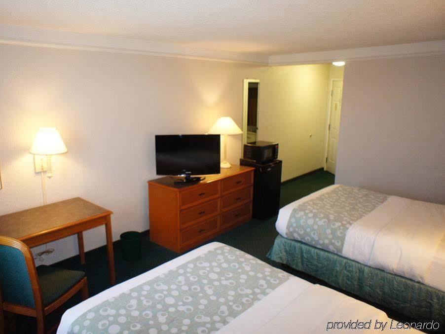 La Quinta Inn By Wyndham Moline Airport Екстер'єр фото