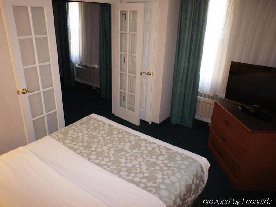 La Quinta Inn By Wyndham Moline Airport Екстер'єр фото